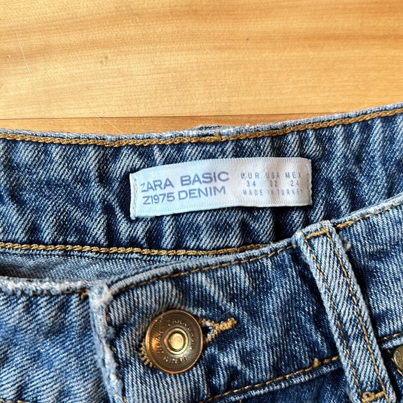 Zara denim shorts w/sequined rose applique, women’s size 2 - Picture 3 of 11